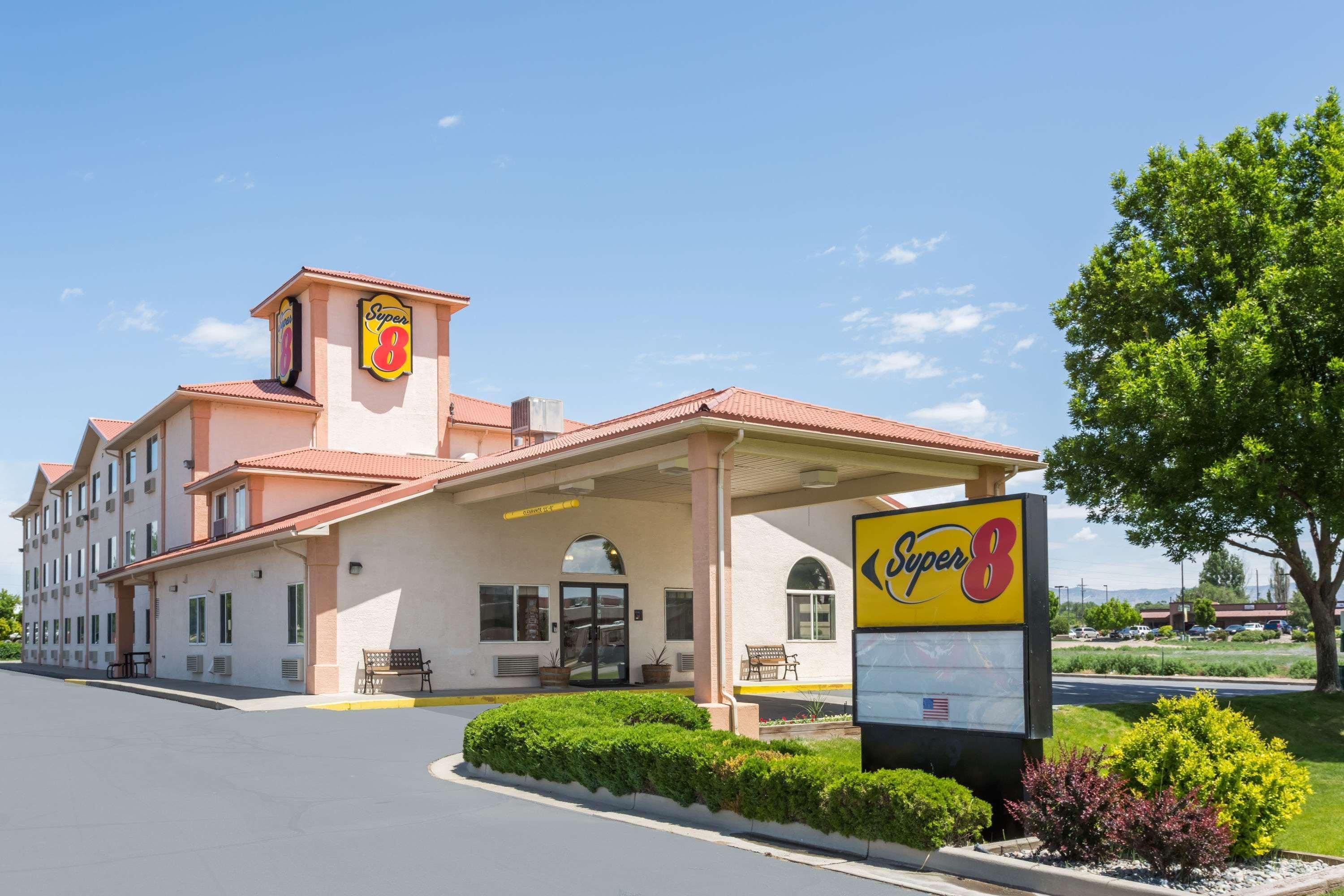 Super 8 By Wyndham Fruita Hotel Exterior foto